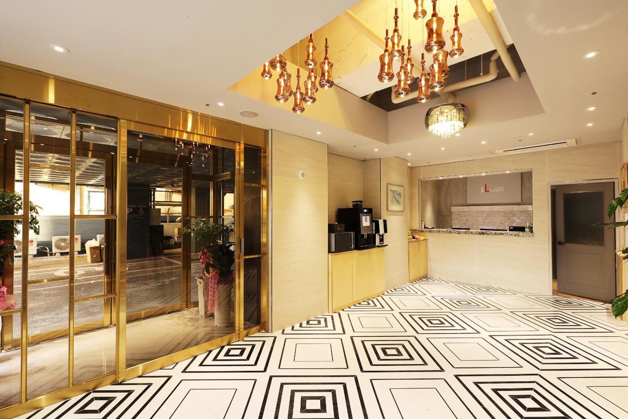 El Tower Hotel กุนซาน ภายนอก รูปภาพ